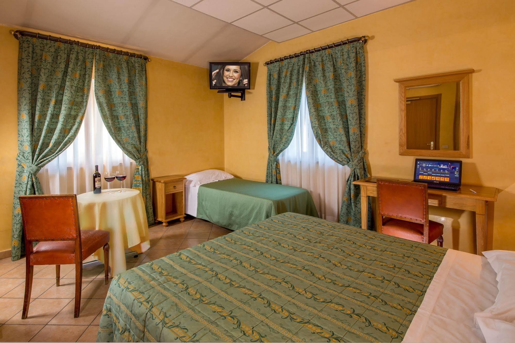 Hotel Fidene ローマ エクステリア 写真